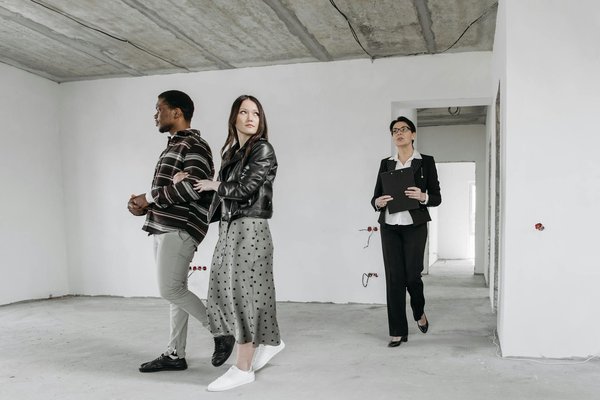 Unveiling revolutionary smart home technologies revolutionizing property management in the uk